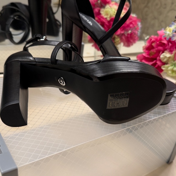 Michael Kors Platform Black  (New) - Picture 4 of 4